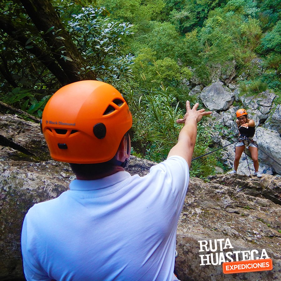 HuastecaRuta's tweet photo. Hay muchas cosas que hacer en #Xilitla, y una de ellas es hacer #Rappel en una cascada petrificada 😱 ¡Está increíble! 

#WeLoveAdventure
https://t.co/6S5OF9ZKjp https://t.co/U5MatHyQd0