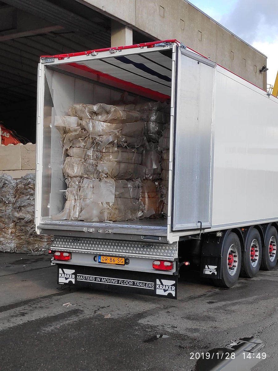 MFTCTrailers's tweet photo. 'n Prachtige #Kraker-#schuifvloertrailer voor de firma #Oudenallen. Meer weten over de inzet van #movingfloors in jouw #transportbedrijf? Neem contact op met #MFTC, onze experts nemen alle mogelijkheden met je door! #pallets #bulk #transport #truck #trailer #aanhanger https://t.co/sCvDL7z4Rl