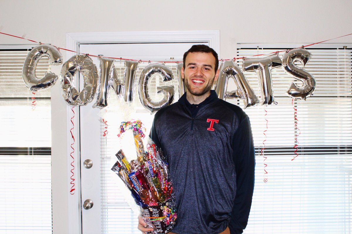 megschwinnn's tweet image. This guy won Teacher of the Year! So so proud.

As soon as he told me he was nominated last week I immediately went out and bought balloons and made dinner reservations... there was never a doubt in my mind! 💕