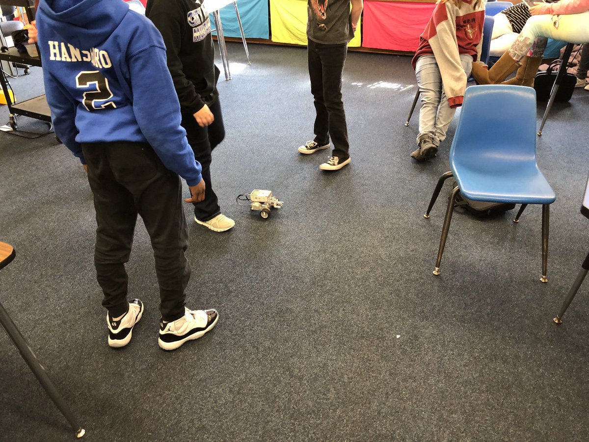 CVISD1's tweet photo. 6th grade G/T students learned how to program autonomous vehicles today #CVISDLearns #LEGOlearning #Robotics @LEGOEDUCATION @Tesla @Waymo @CUtleyMustangs @CVISDTechnology https://t.co/pu3sebKxkD