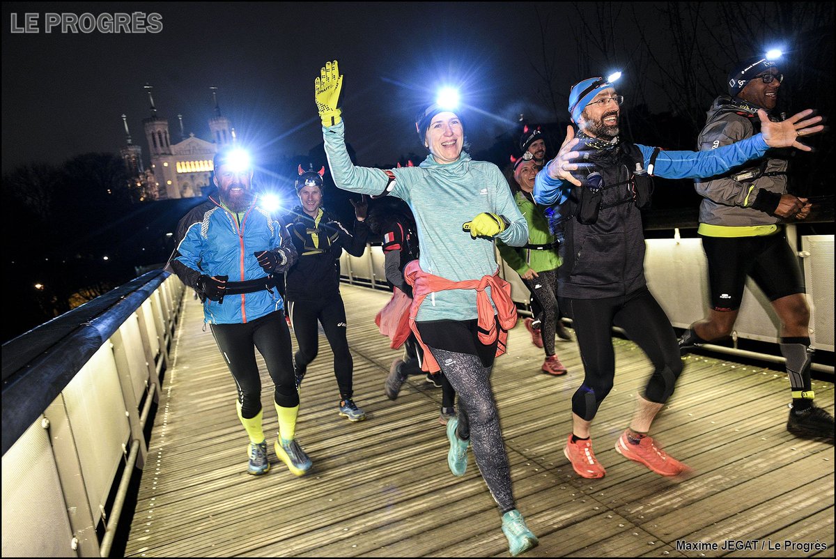 MaximeJegat's tweet photo. 4e édition de la #LURdunum: une "non-course" nocturne pour le plaisir sans chrono, ni classement dans les rues de Lyon.
Plus d'infos et de photos: https://t.co/9KRry6wWS9
#run #running #trail #urbantrail #lyon #LUR @arthurbaldur @lyonultrarun https://t.co/jVtJsQKTQ4