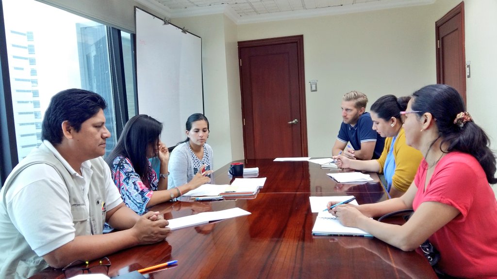 MAE_Zonal5's tweet photo. Reunión entre el equipo técnico de la  SGMC y CPPS, con el objetivo de revisar la agenda del Taller de Planificación Espacial Marina, en el marco del Proyecto #SPINCAM III. https://t.co/BdI0tV3YU4