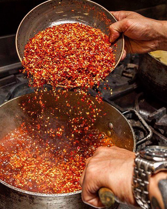 chefsinsight's tweet photo. Fave Ingredient? "Chili’s. Just because of the spice level and what it does to your food. Brings a whole new dimension to things, it brightens up a lot of things." - @TinVuong (@LittleSisterMB)⠀
.⠀
#ChefsInsight #TinVuong #LittleSisterMB #chili #chil… https://t.co/9DoGQzJW8H https://t.co/dvdtJF0KpZ
