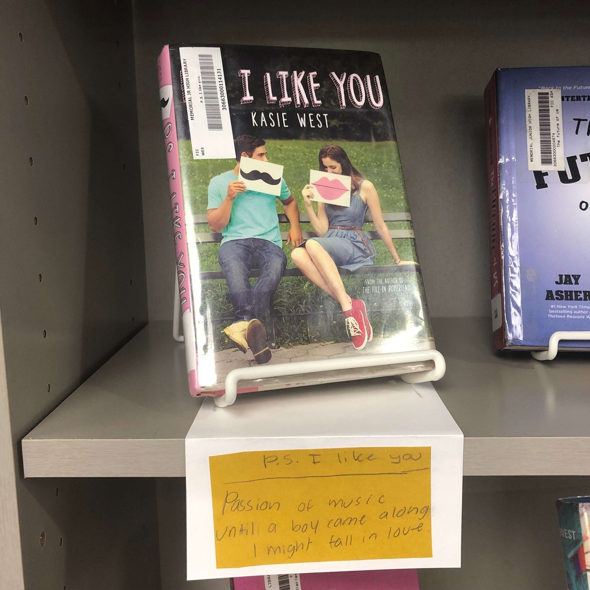 MemMidTulsa's tweet photo. Check out these haiku book talks that the 7th grade ELA classes wrote in the library. They're super cool! #INCharge #TPSlibraries #successTPS https://t.co/ouhMDs421l