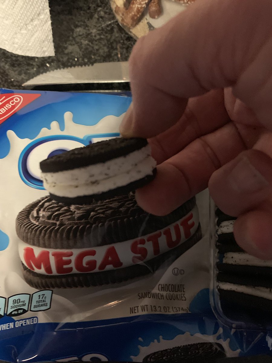 babesandballers's tweet image. Hey @nabisco so I got these @Oreo Mega Stuff and opened them they and boom, same as Double Stuff. So I made my own on the left from two cookies to acturately depict your package. See yours on the right.. Lifetime Oreo lover feeling duped! #oreo #falseadverting