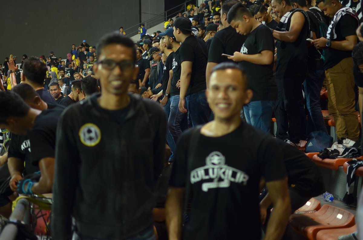 nasuhajua's tweet photo. Rarely have my own picture inside stadium.
But when i do....
Why?? Whyy???
😆😆😆
This picture unique though
#backfocus https://t.co/c31F5DqQgI