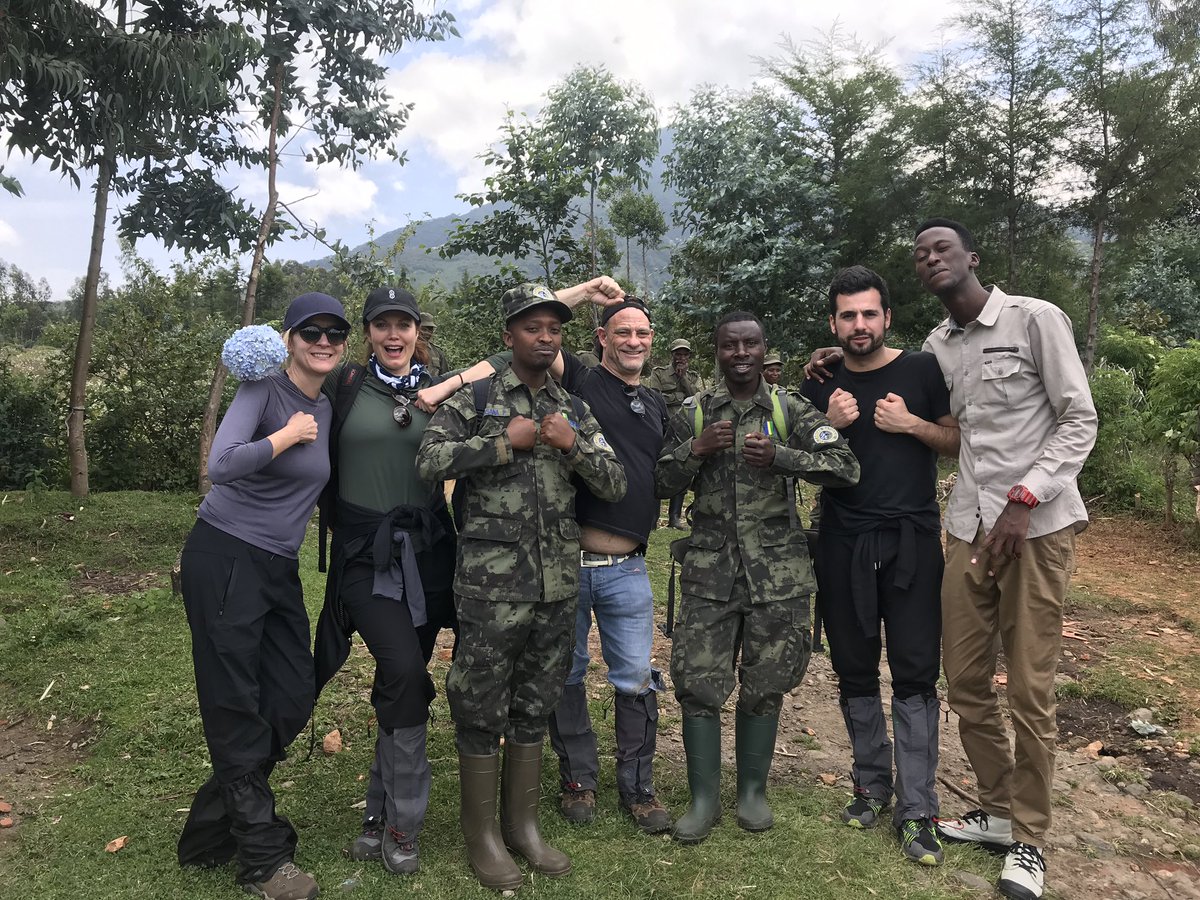 BellamyYoung's tweet photo. I met gorillas today. 😲😍🤯 They were soooooo lovely. I hiked a volcano to meet them. I can't believe any of it, but here are some pictures that seems to say it happened. 😁 Love you, #Rwanda ! And love you, gorillas!!! 🦍🇷🇼❤️🦍🇷🇼❤️ https://t.co/pSFPcknhp4