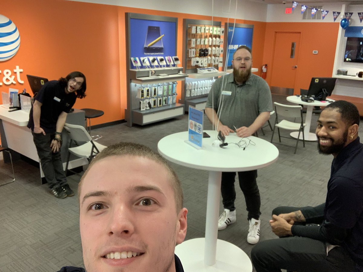 PortablesPasad1's tweet photo. Even though it's a slower day here in Pasadena we are still staying focused and going over best practices to sell DTVP with our corporate sister store manager Greg #EastIgniteVideo https://t.co/6UMwFStbKo