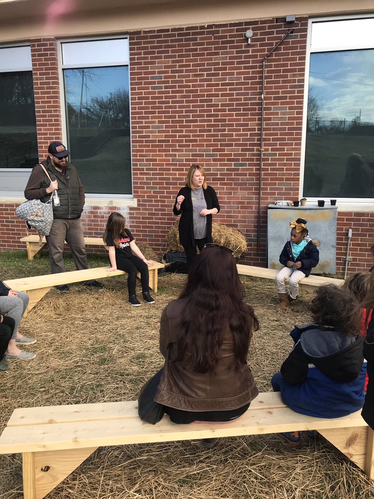 MNPS_Magnet's tweet photo. @RosebankSTEAM hosted a “Cooking With Kale” family/child event today with @planttheseedtn Students taught their families how they explore their theme of Biological Sciences in the garden. #screamyourtheme #MagnetSchoolMonth https://t.co/bHLwHypeiP
