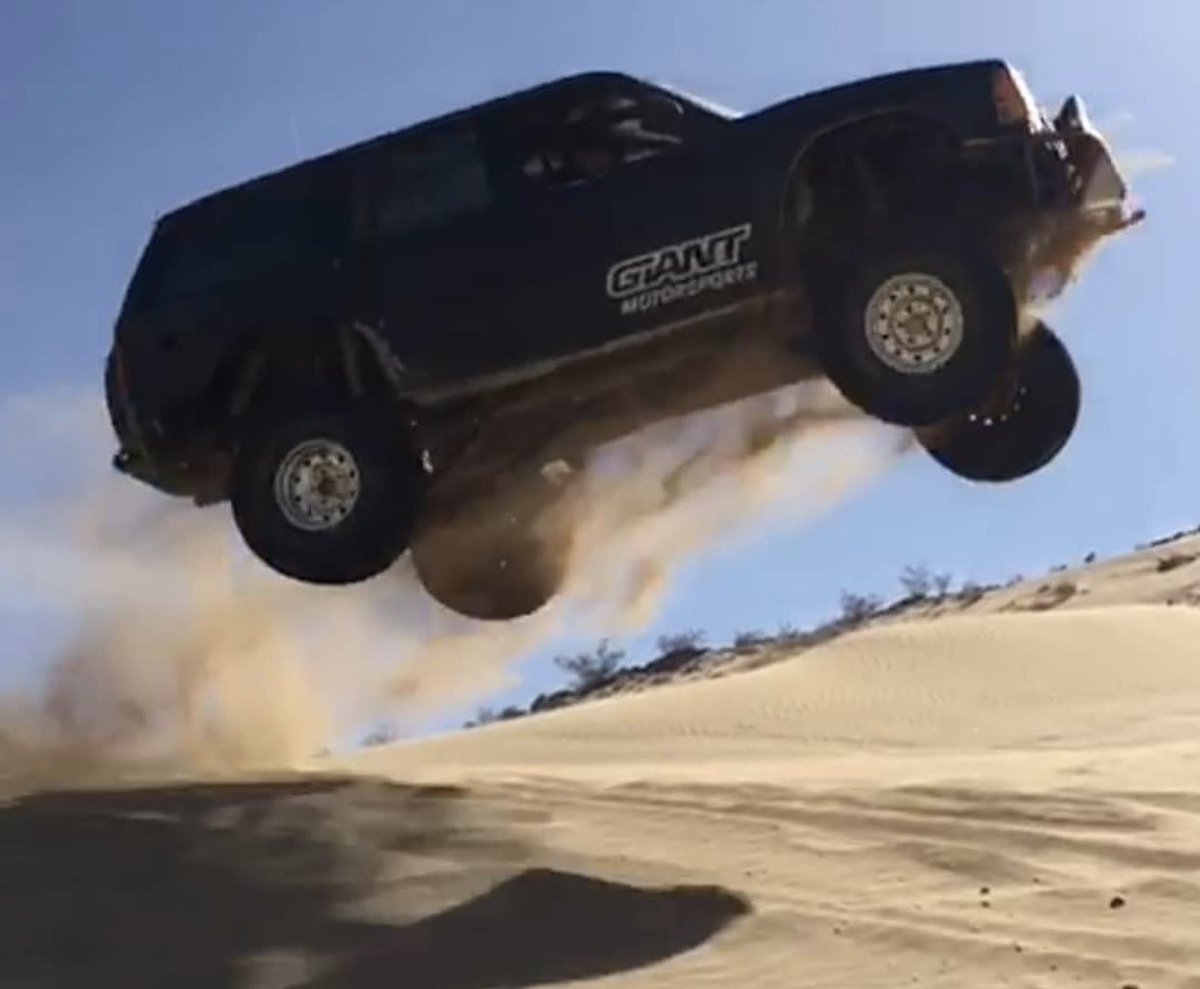 SwayawayShocks's tweet photo. povertyprerunner (IG) just sends it. He doesn’t ask questions. He also runs Sway-A-Way Shocks 💪 Just sayin...
.
.
#swayawayshocks #prerunner #justsendit #jumptrucks #hoonigan #huckit #dunes #offroad #shocks #coilovers https://t.co/G7ct2msAKx