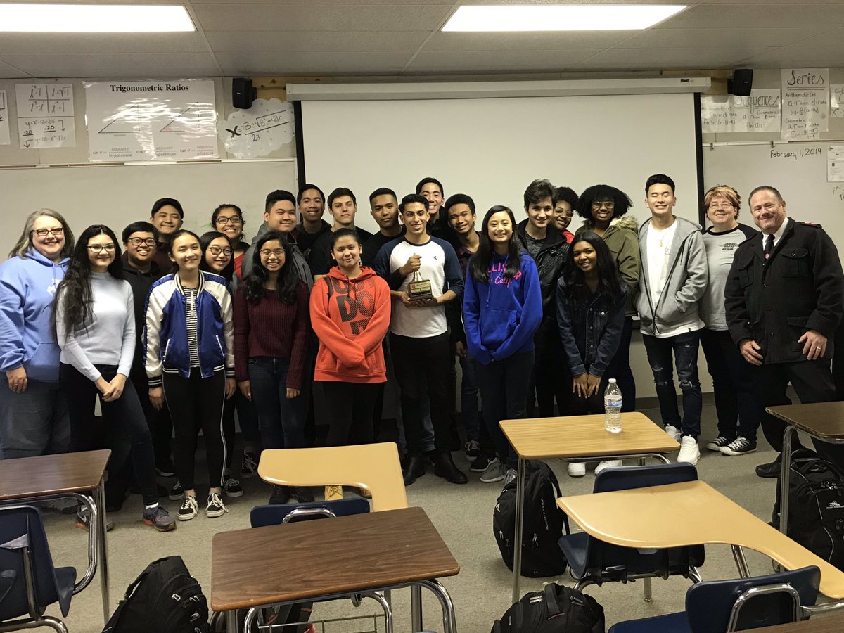FSUSD_ECHS's tweet photo. Thank you Major Randy Hartt from the Salvation Army for coming out to ECHS today and bringing us the Ringing the Bells trophy! #earlycollege #RedKettleReason https://t.co/3kWegsNfMK