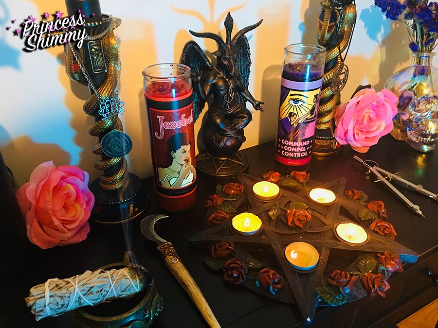 Princess_Shimmy's tweet photo. My altar is looking 😍😈 
LOVE My new candles

#FemdomWitchcraft #Findom #HighPriestessofSlaves https://t.co/JCYjNXuXlZ