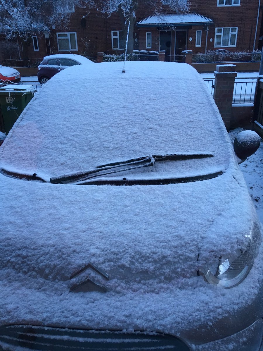 gem_lou1's tweet photo. #shitsnowphotos #wheresmycar 🤦🏼‍♀️ https://t.co/eXgQkS2zUZ
