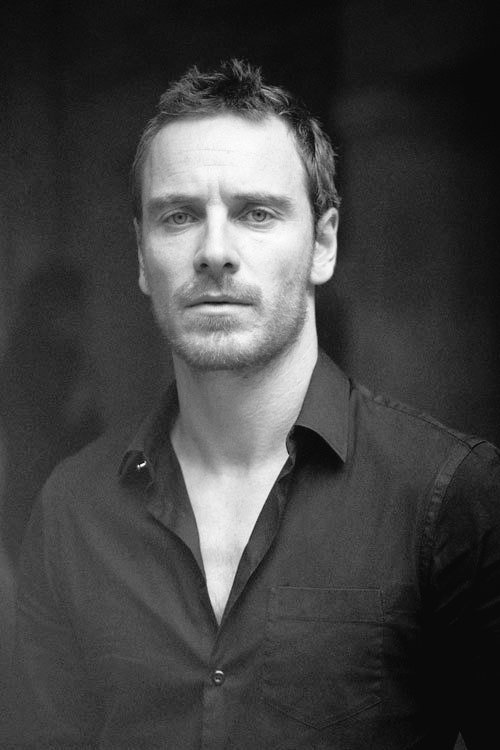 ˹ 𝐒𝐄 𝐁𝐔𝐒𝐂𝐀 ； 

  -`▸ Alfa
     -`▸ Profesor de Historia en la u.
        -`▸ Fc: Michael Fassbender.
           -`▸ Datos extra a elección.

❱❱ ¿ʀᴛ?
