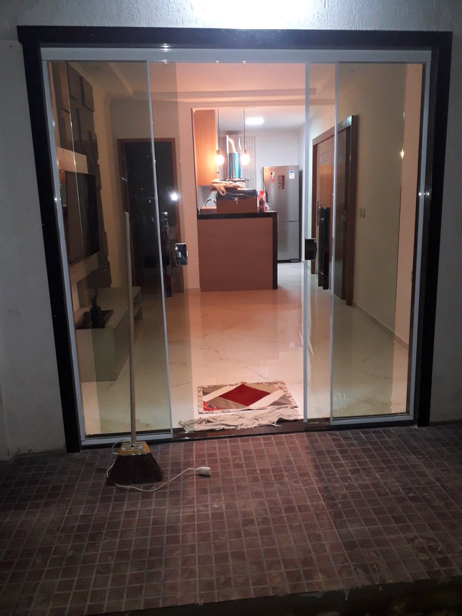 Butija2's tweet photo. Quase na goma pra entrar pra dentro, só Vitória 🏡 https://t.co/sJQLmWW3Yk
