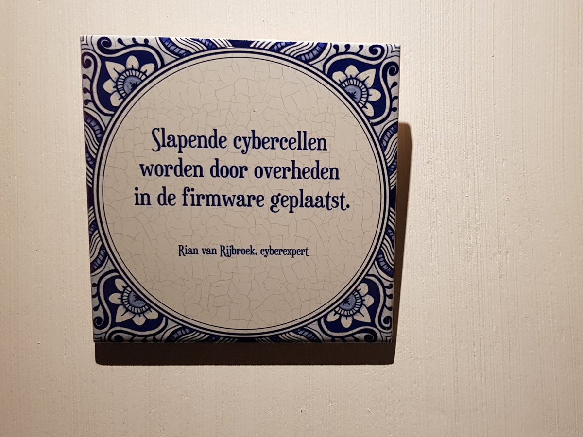 dvanzuijlekom's tweet photo. Met dank aan deelnemer Rizoom: De nieuwste aanvulling op de @Hack42 #WallOfFail: een Delfts Blauw tegeltje met een volslagen debiel citaat uit een of ander krankzinnig Cybersprookjesboek @RianvanRijbroek #Unhacked #CyberCyberCyber https://t.co/ZhEphJC0UO