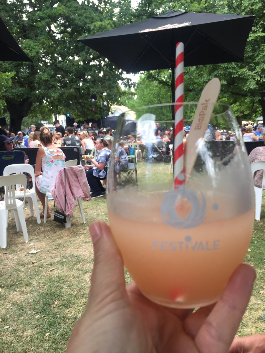 Cheers to you all! #festivaleaus #abelgin #bradyslookoutcider #summer #festival