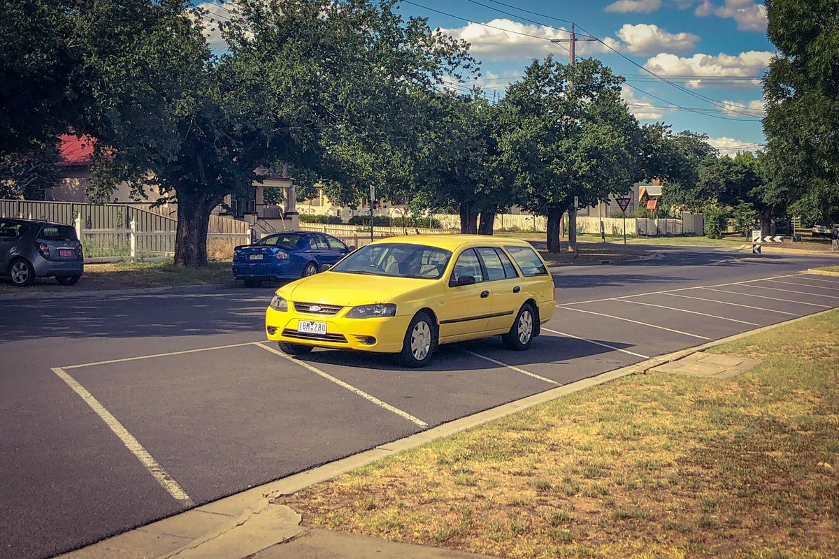 🏅NEW MEMBER🏅
Location: McKenzie Street, Golden Square

Clearly this isn’t affecting anyone, but still seems lazy at best.

<a href="/BadlyParked/">Badly Parked Cars</a> in <a href="/GreaterBendigo/">CityofGreaterBendigo</a> #badparking