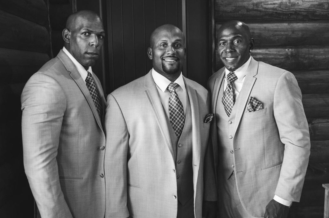 SamBoDee3's tweet image. My brother Marvin and @Donald_Driver80 on my wedding day ....