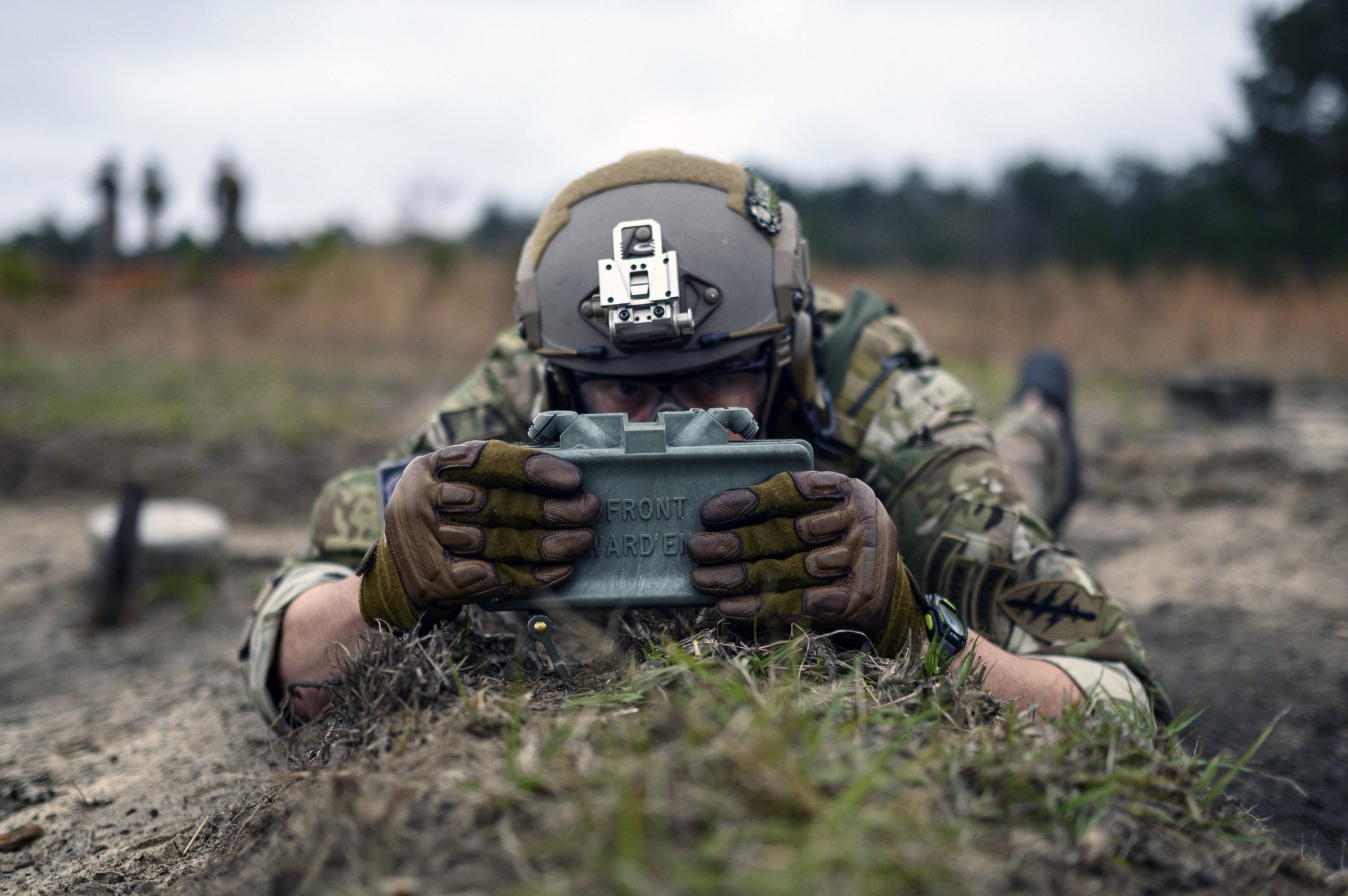 DyX7GMsWoAEdKPa.jpg:large