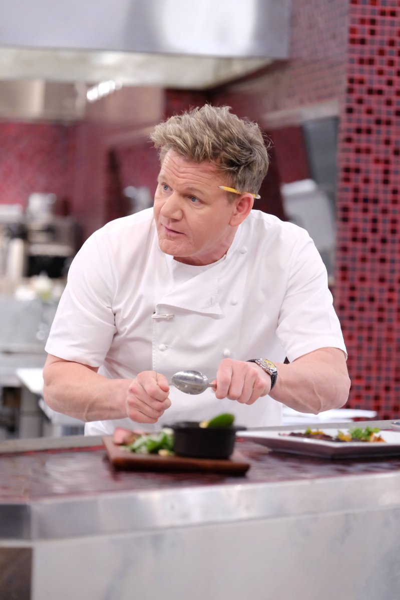 West coast, listen ! Just under 30 minutes until an all new @HellsKitchenFOX !! https://t.co/rVFozamMKE