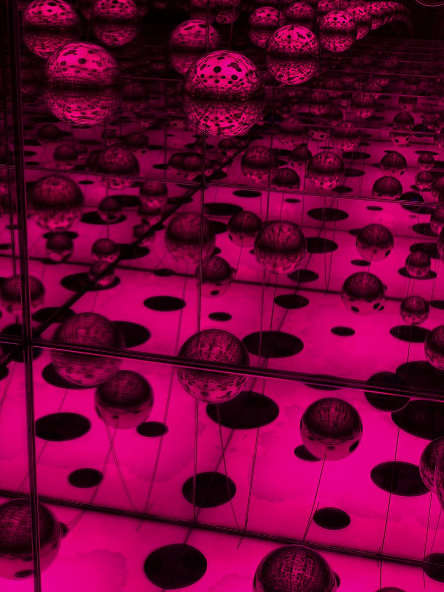 Today I finally was able to see Yayoi Kusama’s Infinity Mirrors exhibit. It was a dream come true in every sense. #infinitymirrors #highmuseum