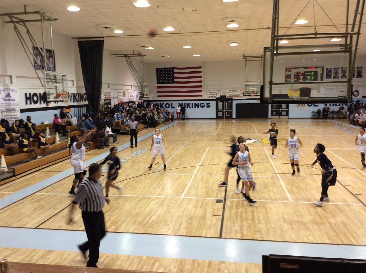 daily_viking's tweet photo. Three pointer by Morgan!!!! https://t.co/MvMU8BjcFL