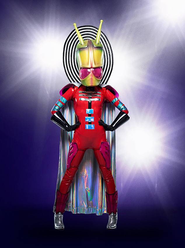 MKrics's tweet image. My 7 year old daughter really wants Alien to win!!! @MaskedSingerFOX #familydinner #kidsart #menuart