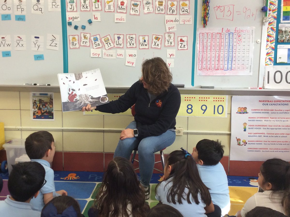 JaneAddamsSD89's tweet photo. Celebrating #WorldReadAloudDay2019 at Jane Addams #japanthersread https://t.co/ncoH5b2Px9