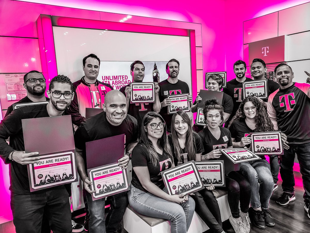 DCTrainSD's tweet photo. @MyHITMobile @srod7HITMOBILE

New #MobileAssociates joining the HIT Mobile family in San Diego

Ready! for their #MobileExpert journey 

#SDReady
#SeriousFun
@SheaSheaTrain https://t.co/v04CeZgP9P