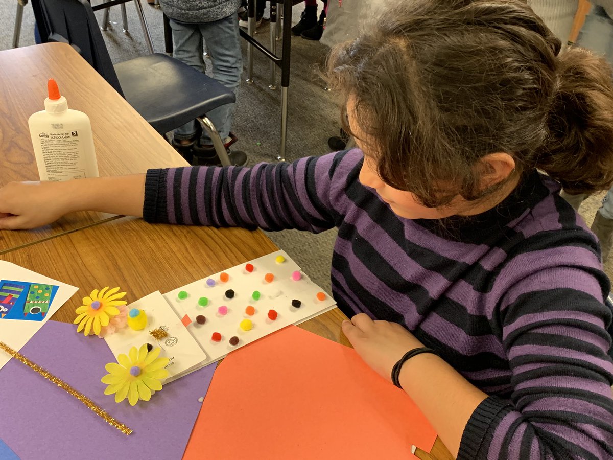 LisaMcdannel's tweet image. Roeding’s monthly SOAR incentive. The kids smile and laugh and do things outside of the ordinary.  Love these days. #EducationRocks #PositiveIncentiveDays @fresnounified @RoedingRockets