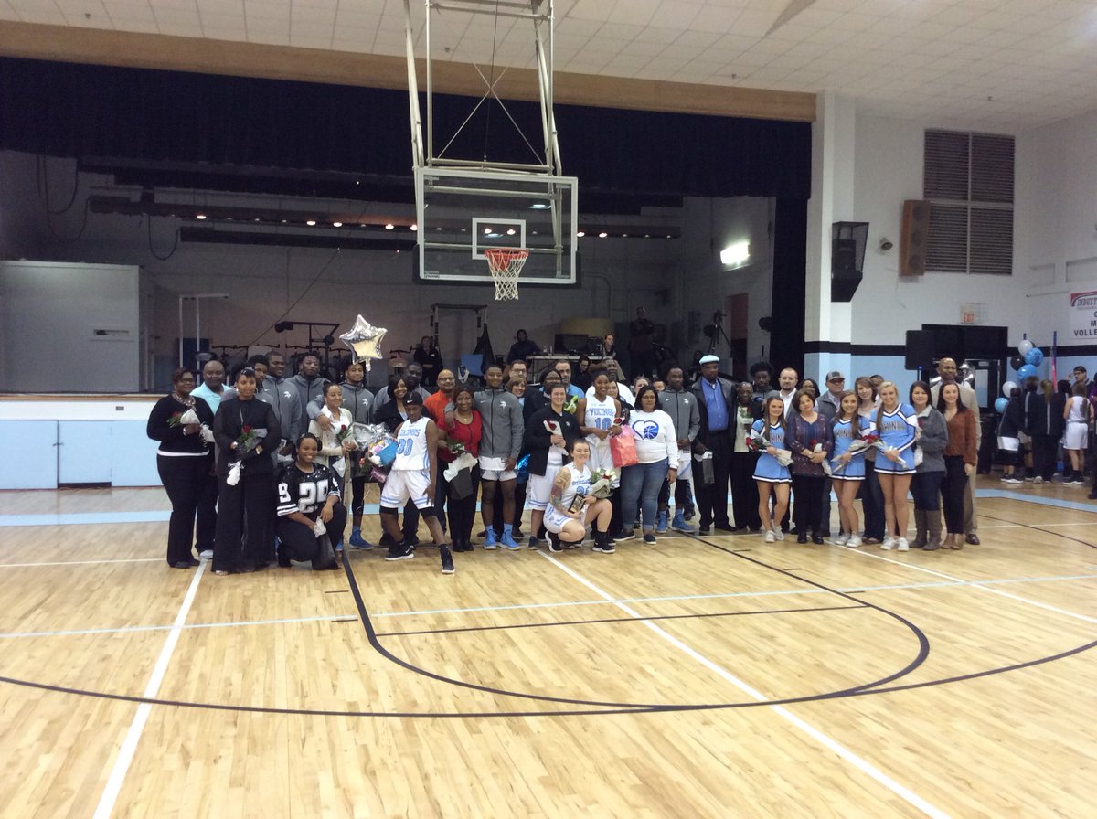 daily_viking's tweet photo. Congratulations senior basketball players, cheerleaders, and Viking Daily staff members! https://t.co/RIFBlnrfHa