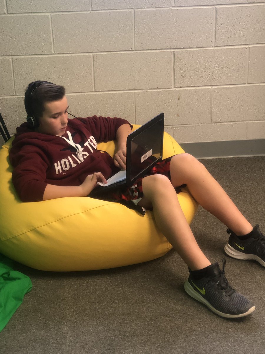 How do you make book reports more fun? Let students report using Flipgrid! They enjoyed recording themselves and especially enjoyed listening to each other’s reports. #Belairebees @aprilmnorris #futurereadylibs