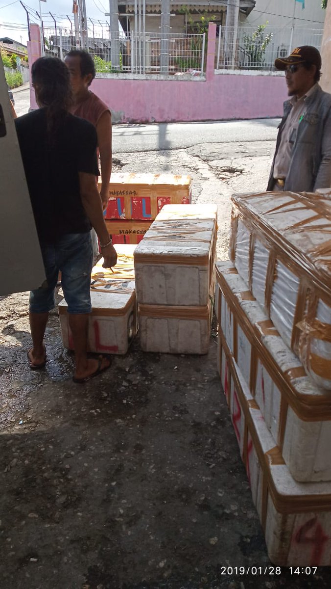 Skiluwukbanggai's tweet photo. 28/01/2019 #OneHealthKIPM Kegiatan pengawasan Komoditi yang dilalulintaskan di PO.  Honda Jaya Luwuk Banggai
@HumasBKIPM
@rinajanwar2201
@darwis_skipmlb
@l3o_Ramagusta
@medya1978 https://t.co/39yvLb6H7N
