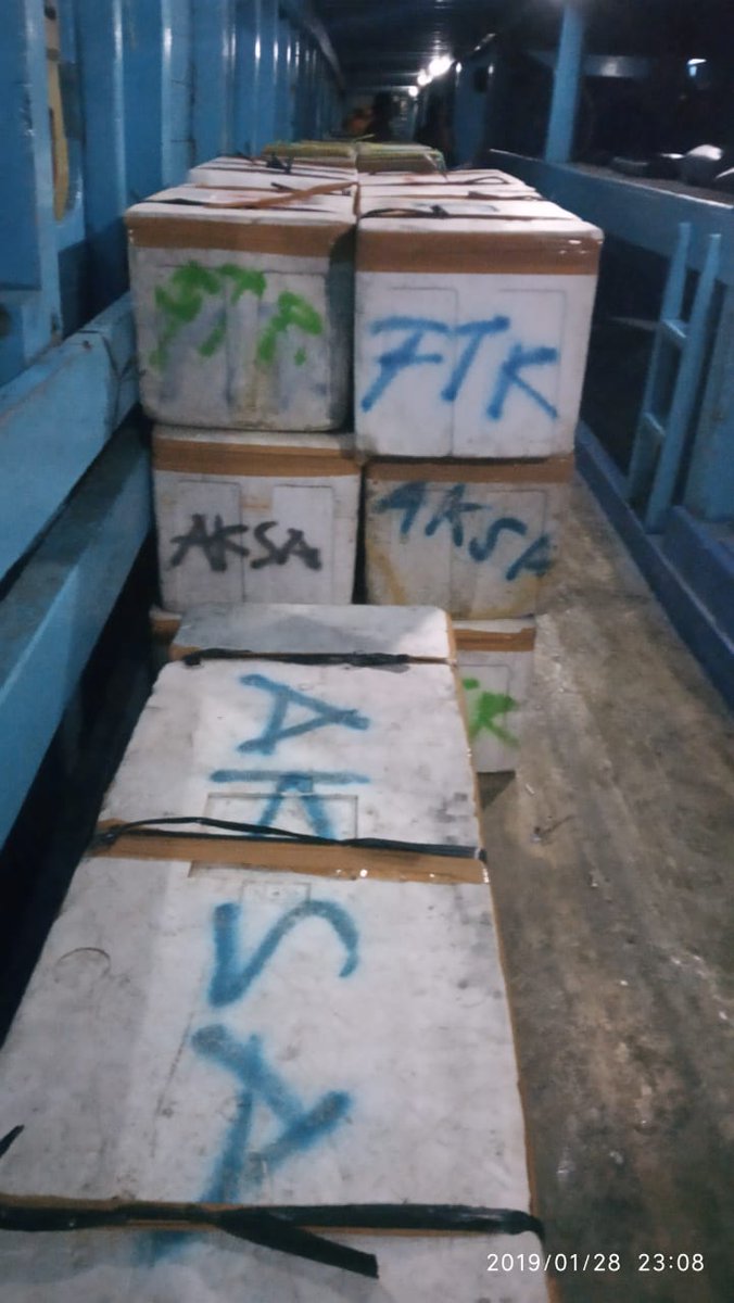 Skiluwukbanggai's tweet photo. 28/01/2019 #OneHealthKIPM Kegiatan pengawasan di Kapal Eklesia di Pelabuhan Rakyat Luwuk Banggai
@HumasBKIPM
@rinajanwar2201
@darwis_skipmlb
@l3o_Ramagusta
@medya1978 https://t.co/1SDIYTvLqX