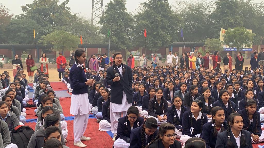 msisodia's tweet photo. Just had another invigorating #MorningAssembly interaction at a #DelhiGovtSchool in Anand Vihar today.

No better feedback on #DelhiEduReforms like #HappinessCurriculum than that comes from students &amp; teachers themselves.

#Dilli_Ki_Shiksha_Kranti 
#DailyVisit https://t.co/HmGE54oNrS