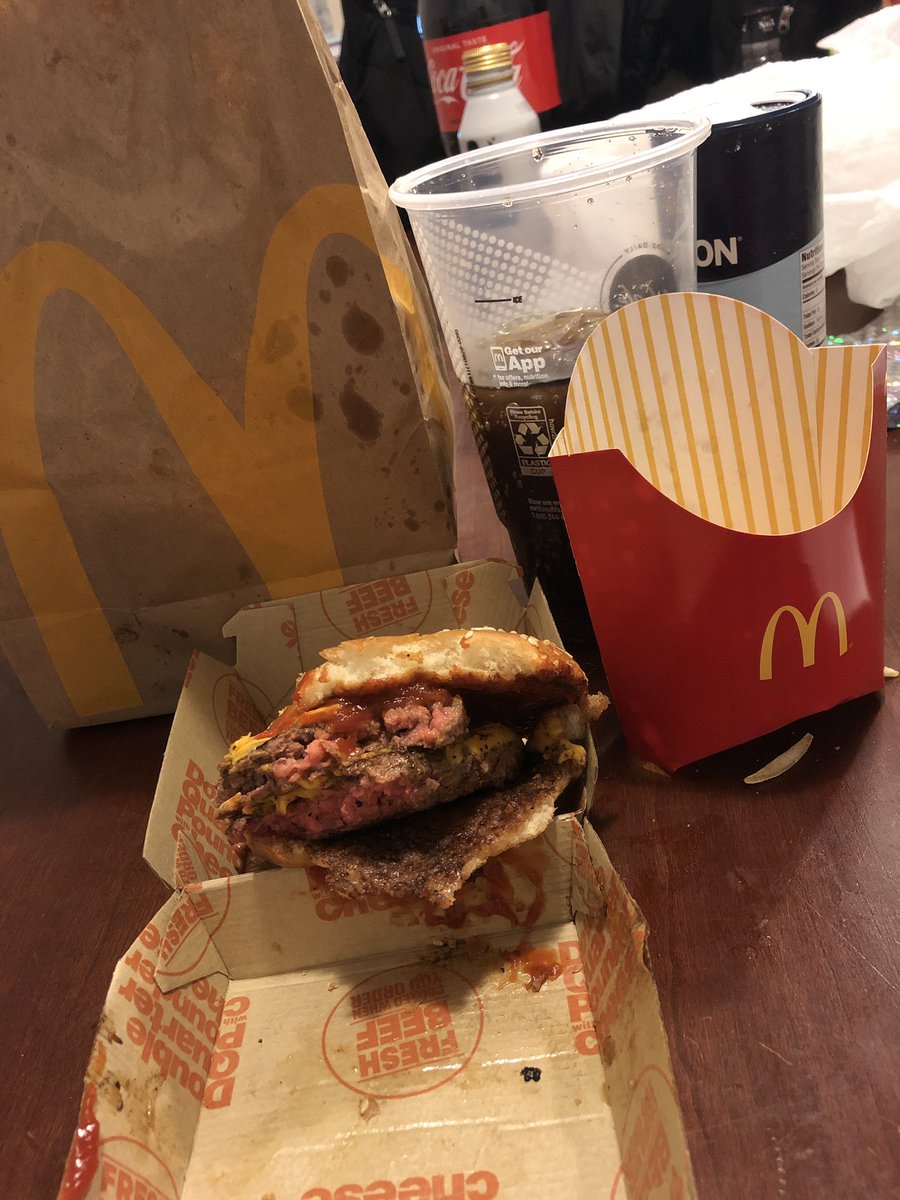 dgillman2's tweet photo. @McDonalds @McDonaldsCorp Please explain this! This is absolutely terrible! https://t.co/Vh85xSBend
