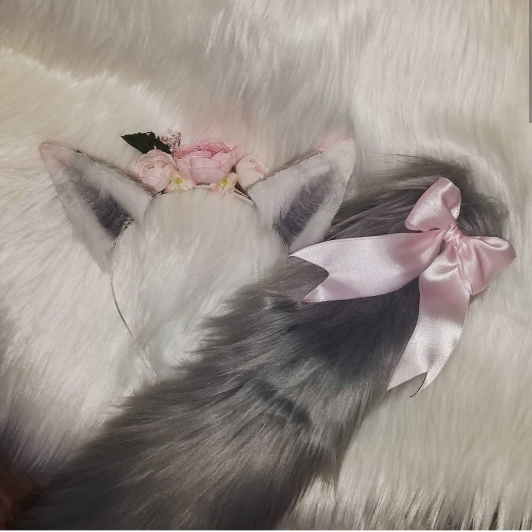 TheSweetMilkSh1's tweet photo. Custom set for one of my lovely promoters on Instagram #therian #theriangear #theriancommunity #furry #furrycommunity #furrygear #customears #customtails #foxears #foxtail #cosplayears #handmade https://t.co/XAzy3AAFL0