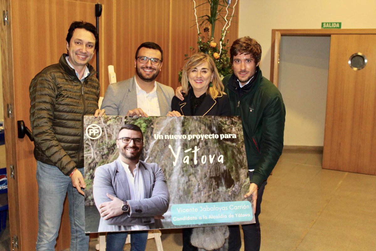 VicenteBetoret's tweet photo. 🔵 Apoyando a Vicente Jabaloyas en su cena-presentación como candidato a la alcaldía en un nuevo proyecto para #Yátova  para el próximo #26M 🗳️ con compañeros del PP de la comarca #HoyaDeBuñolChiva. Mucha Suerte !!
#SempreValencia https://t.co/g70eQBmqwT