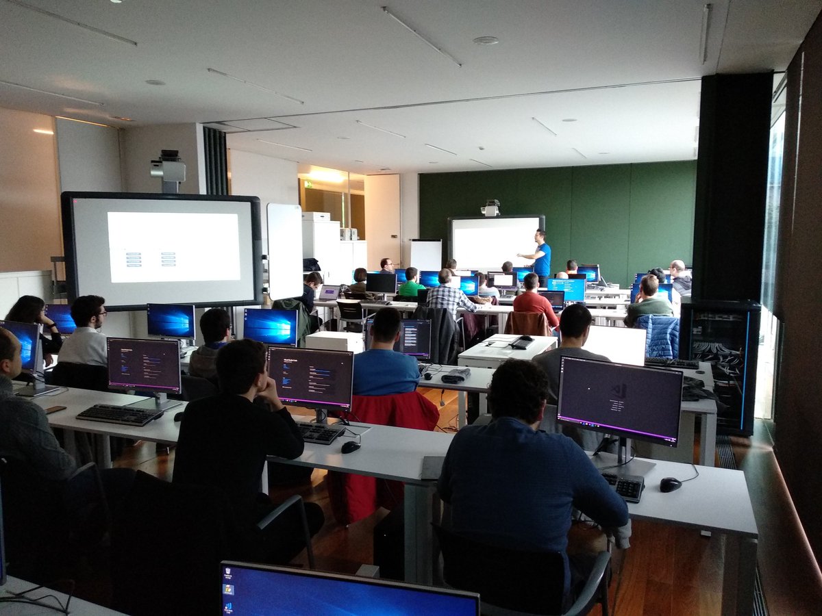 RiojaDotNet's tweet photo. Llenazo en los tres talleres. Todos funcionando ya a pleno rendimiento. Gracias @plainconcepts @_unaizc_ @luisruizpavon @Carlos_Lande @mrcabellom y @Thinktic https://t.co/60kR2FySXX