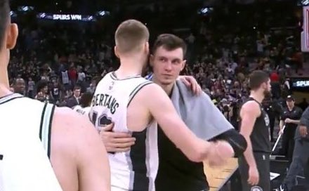 Thats some man love right there 😏