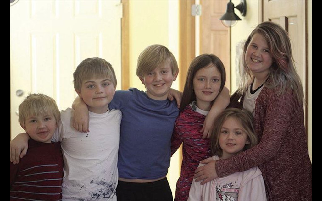 LMtkaDailyNews's tweet image. Students fix up #RainbowPark warming house #MaplePlain lakenewssite.wordpress.com/2019/02/02/stu…