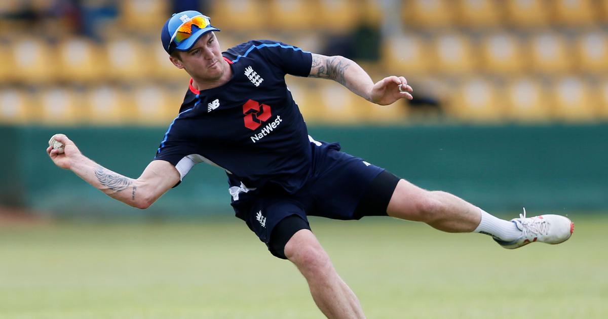 #BPL 

England cricketer <a href="/JasonRoy20/">Jason Roy</a> takes a spectacular catch in the Bangladesh Premier League.

Watch it, be stunned. 

Video: scroll.in/field/a/911754