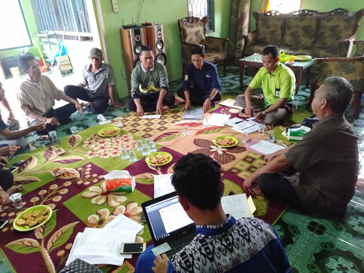 Kegiatan pendampingan dalam proses pembangunan desa
Musyawarah untuk pembangunan desa
#JokowiMembangunDesa
#JokowiSejahterakanDesa
<a href="/Jokowi/">Joko Widodo</a>
<a href="/EkoSandjojo/">Eko P. Sandjojo</a>
<a href="/anwsanusi/">Anwar Sanusi</a>
<a href="/taufikmadjid71/">IG : taufik.madjid</a>
@fachrilabalado
<a href="/kpw3_kalsel/">P3MD KalSel</a>