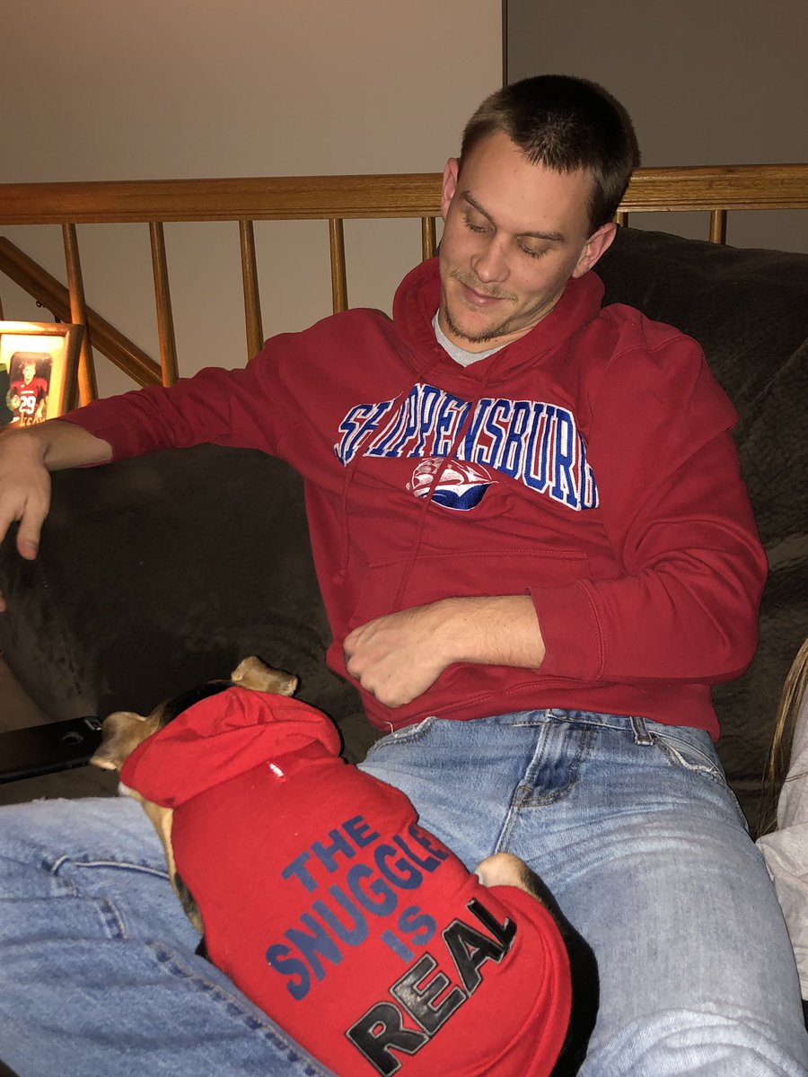 madison_eutzy's tweet photo. the way he loves my pup, makes me love him more 💗 https://t.co/MIa6uKOqb0