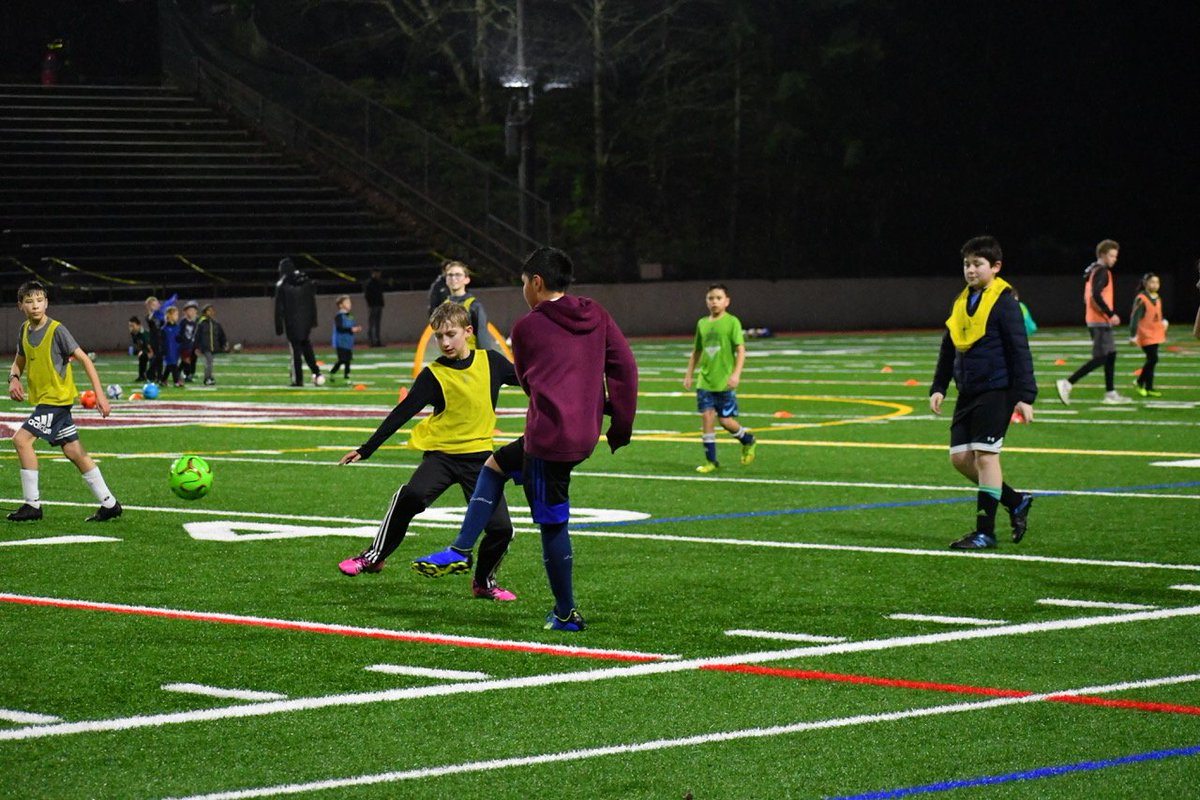 mercerislandfc's tweet photo. 🔻MIFC's Night of the Triangle🔺
Week 4 is always about the Triangle. Parents & Players were all about Triangles in the camp activities and games.
Kids figuring out how Width makes a wider triangle. Parents learning how to make triangles fast.
#WeAllHadFun
#RepTheRock https://t.co/fNSKXLo93o