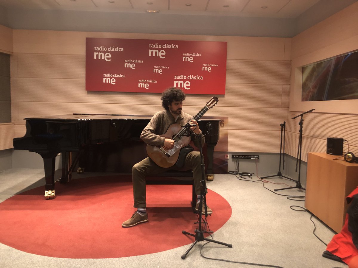 PVillegasGuitar's tweet photo. La música y la palabra están siempre vivas... como esta entrevista y recital, realizadas gracias al equipo de @Estudio_206 en @radioclasica @rtve. Podéis disfrutarla en vídeo: https://t.co/nk1QHmpaHS o en audio: https://t.co/9JMC4QpncX #VillaLobos #Bonfá #Dyeus y #Lauro 🎶 https://t.co/WdJCLaHYlp