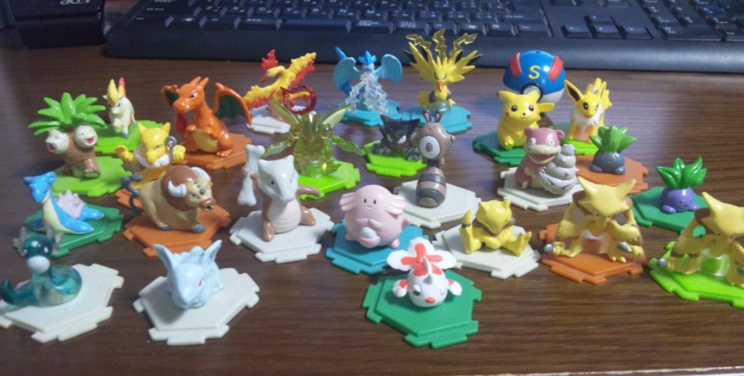 むむむ V Twitter 懐かしのポケモンおもちゃ 初代モンスターコレクションに金属のやつに100円ガチャのフィギュア 滅茶苦茶集めてたなぁ