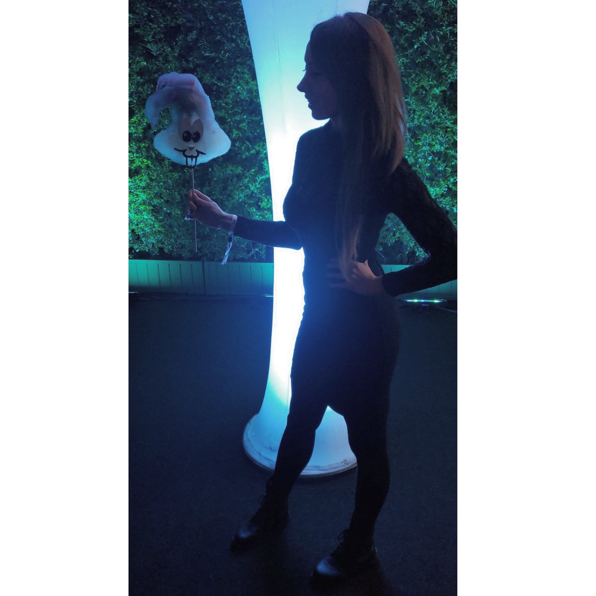 Jenn_Again_'s tweet photo. Adulting.
#cottoncandy #imanadult #fridaynight #bugsball #warnerbros #combatbootsgowitheverything https://t.co/OeLzFh3TjU