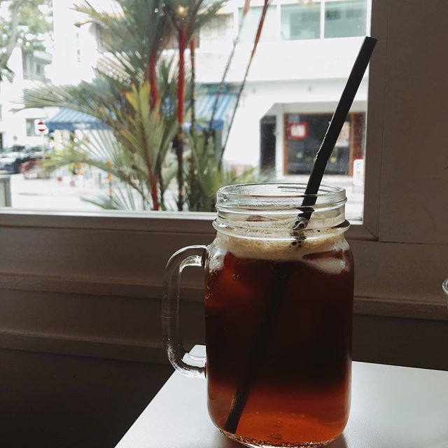 wzclow's tweet photo. espresso + sparkling water +grey tea 
好奇特的组合😄
#iphonephotography #singapore #thiongbahru #whiskcafe #coffee https://t.co/LZI49DDOUq